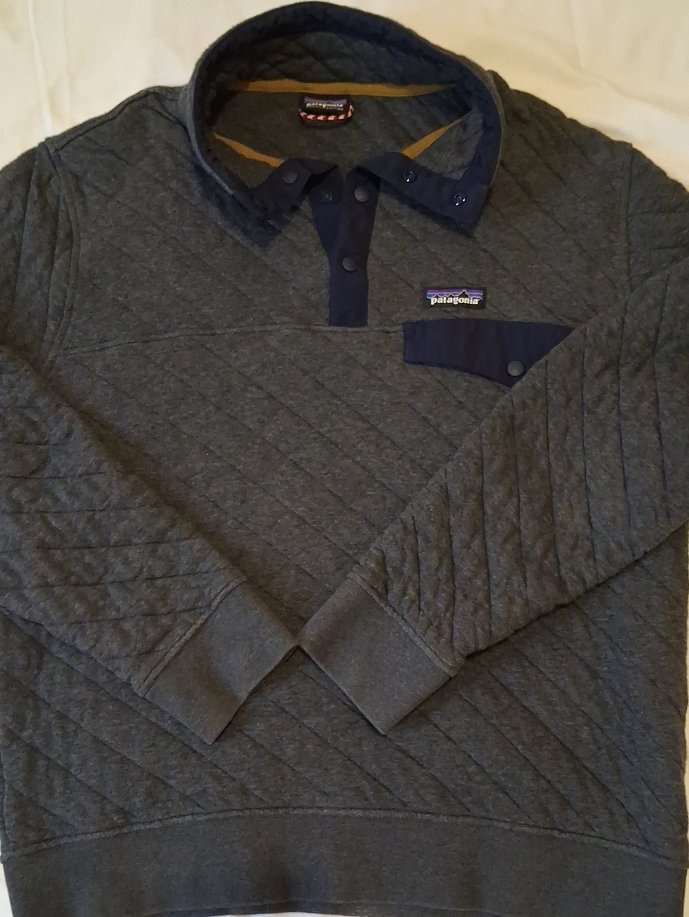 Patagonia Men's Quilted Heather Gray Pullover with Navy Accents